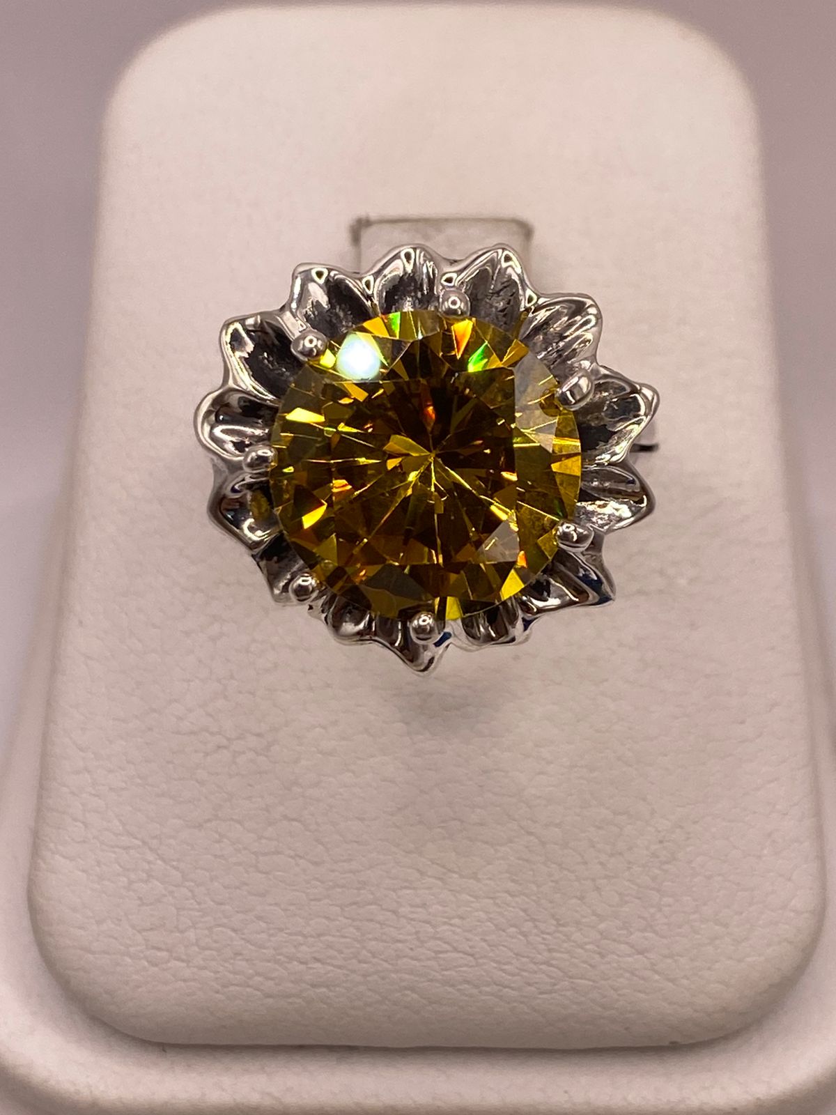 Anillo Floral de Plata Ley 925 con Zirconia, vista superior