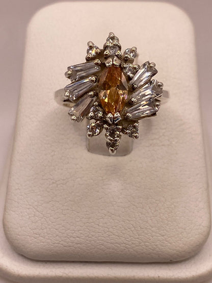 Anillo Floral de Plata 925 con Zirconia Citrino y Zirconias Blancas — detalle de acabado