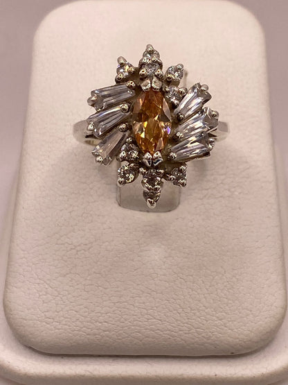 Anillo Floral de Plata 925 con Zirconia Citrino y Zirconias Blancas, vista frontal