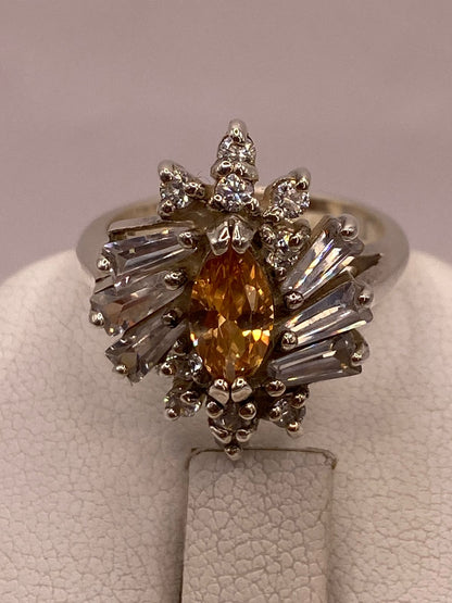 Anillo Floral de Plata 925 con Zirconia Citrino y Zirconias Blancas, sello de autenticidad Plata Ley .925