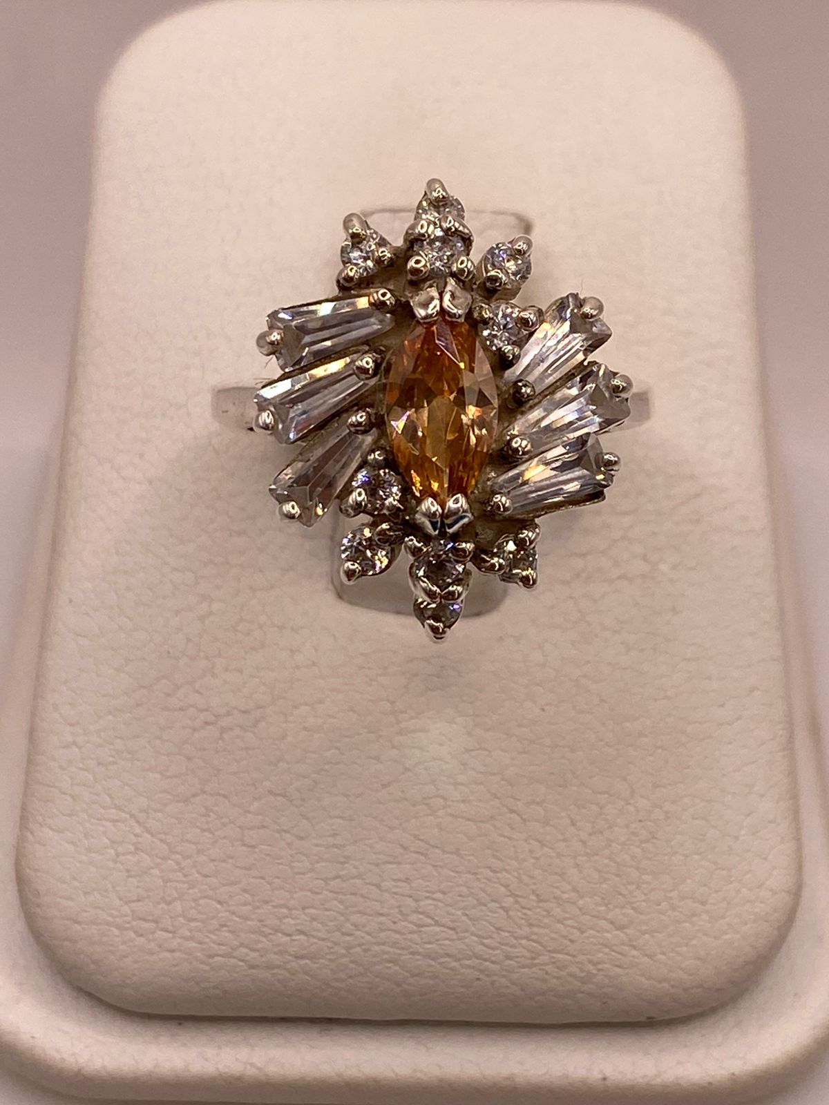 Anillo Floral de Plata 925 con Zirconia Citrino y Zirconias Blancas, vista superior