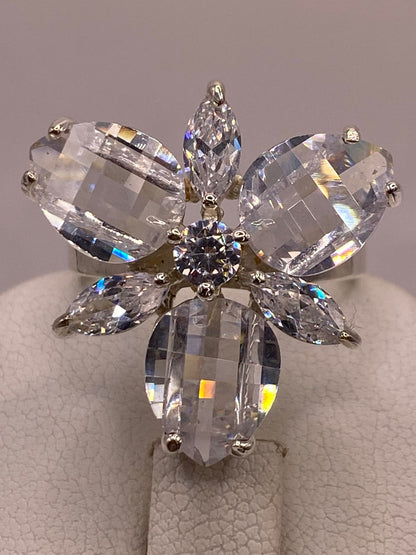 Anillo Floral de Plata 925 con Zirconias Cristal, sello de autenticidad Plata Ley .925
