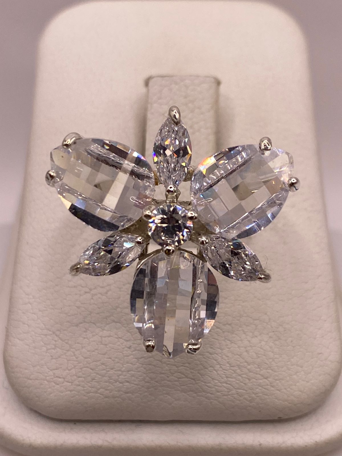 Anillo Floral de Plata 925 con Zirconias Cristal, vista frontal