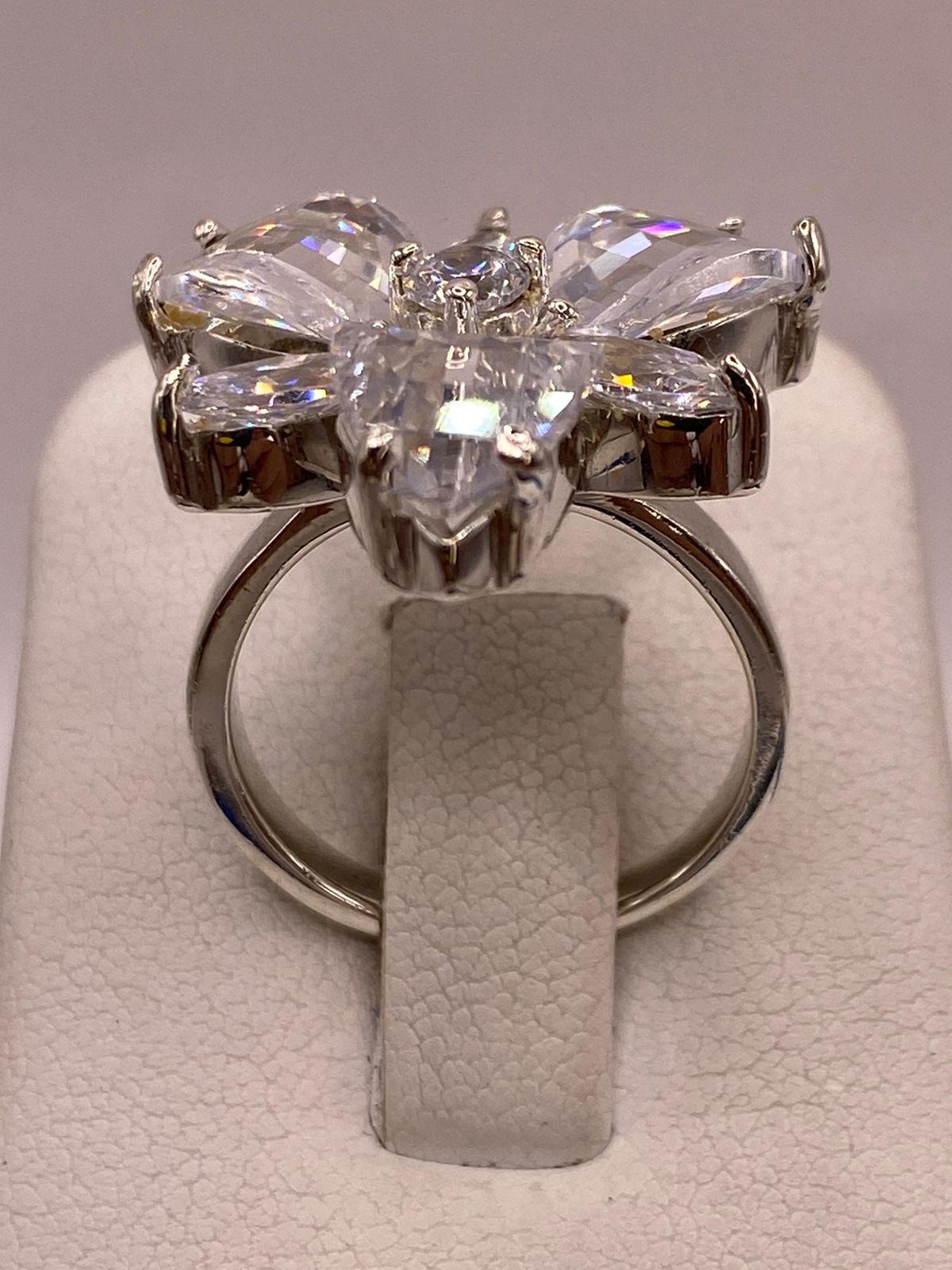 Anillo Floral de Plata 925 con Zirconias Cristal, vista superior