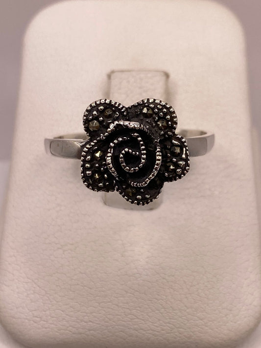 Anillo Floral Vintage con Marquesitas en Plata Ley 925, vista frontal
