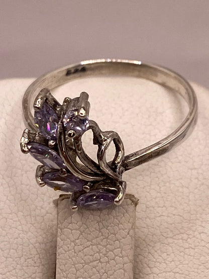 Anillo Floral con Zirconia Lila en Plata Ley 925, sello de autenticidad Plata Ley .925