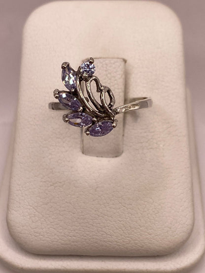 Anillo Floral con Zirconia Lila en Plata Ley 925, vista frontal