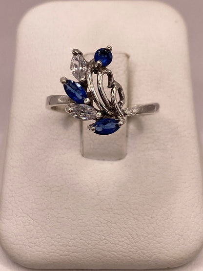 Anillo Floral con Zirconias Azules en Plata Ley 925, vista frontal