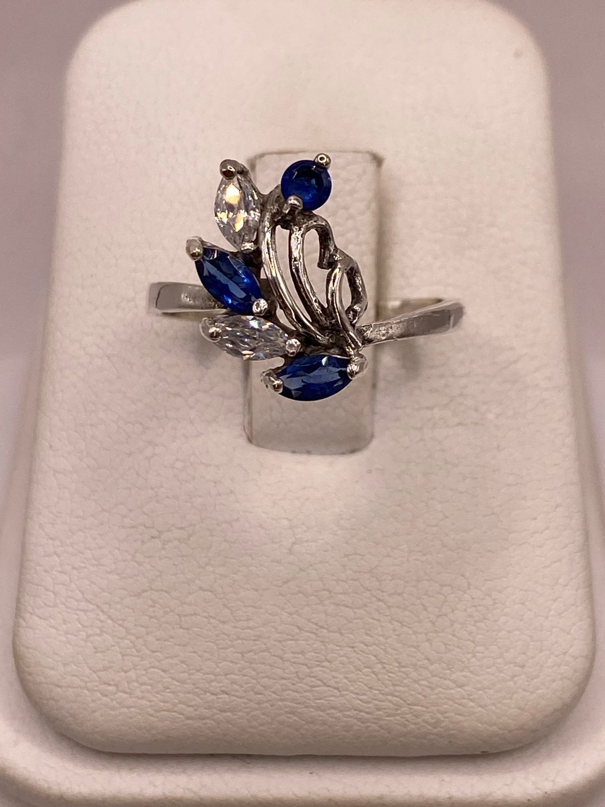 Anillo Floral con Zirconias Azules en Plata Ley 925, vista superior