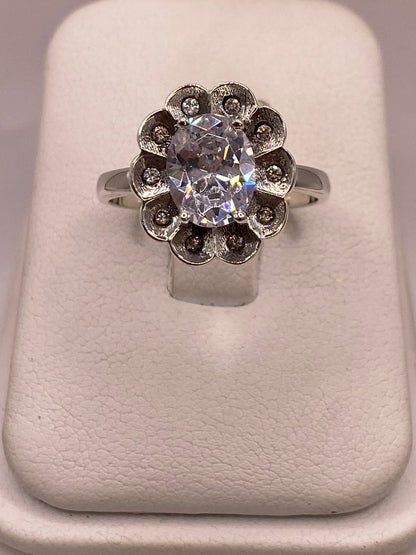 Anillo Floral con Zirconias en Plata Ley 925 — detalle de acabado