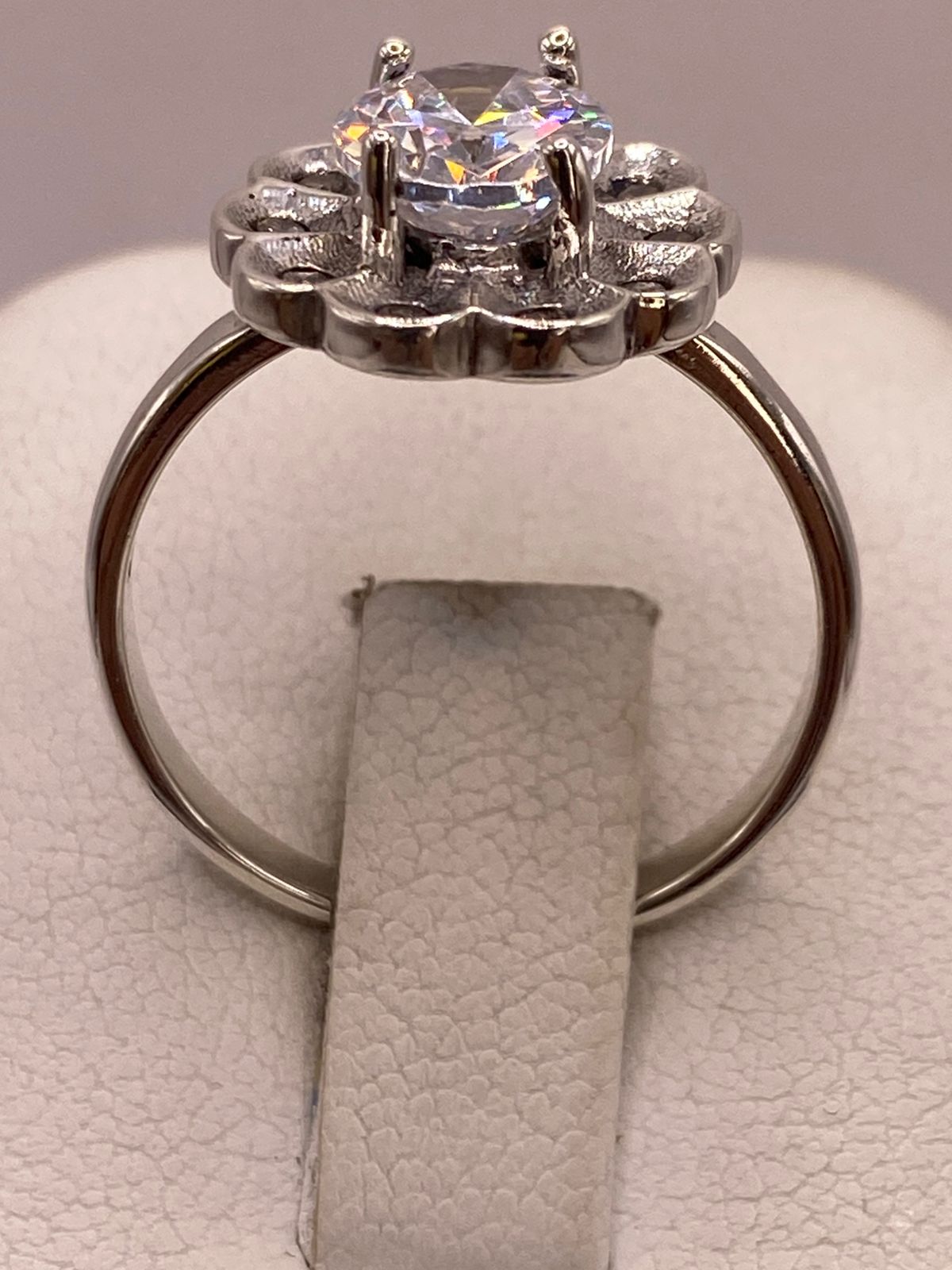 Anillo Floral con Zirconias en Plata Ley 925, vista posterior