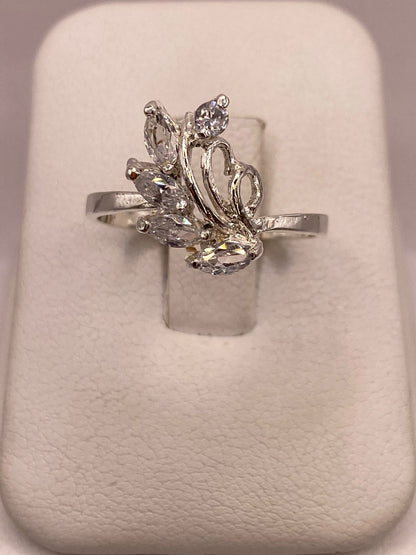 Anillo Floral con Zirconias en Plata Ley 925, vista frontal