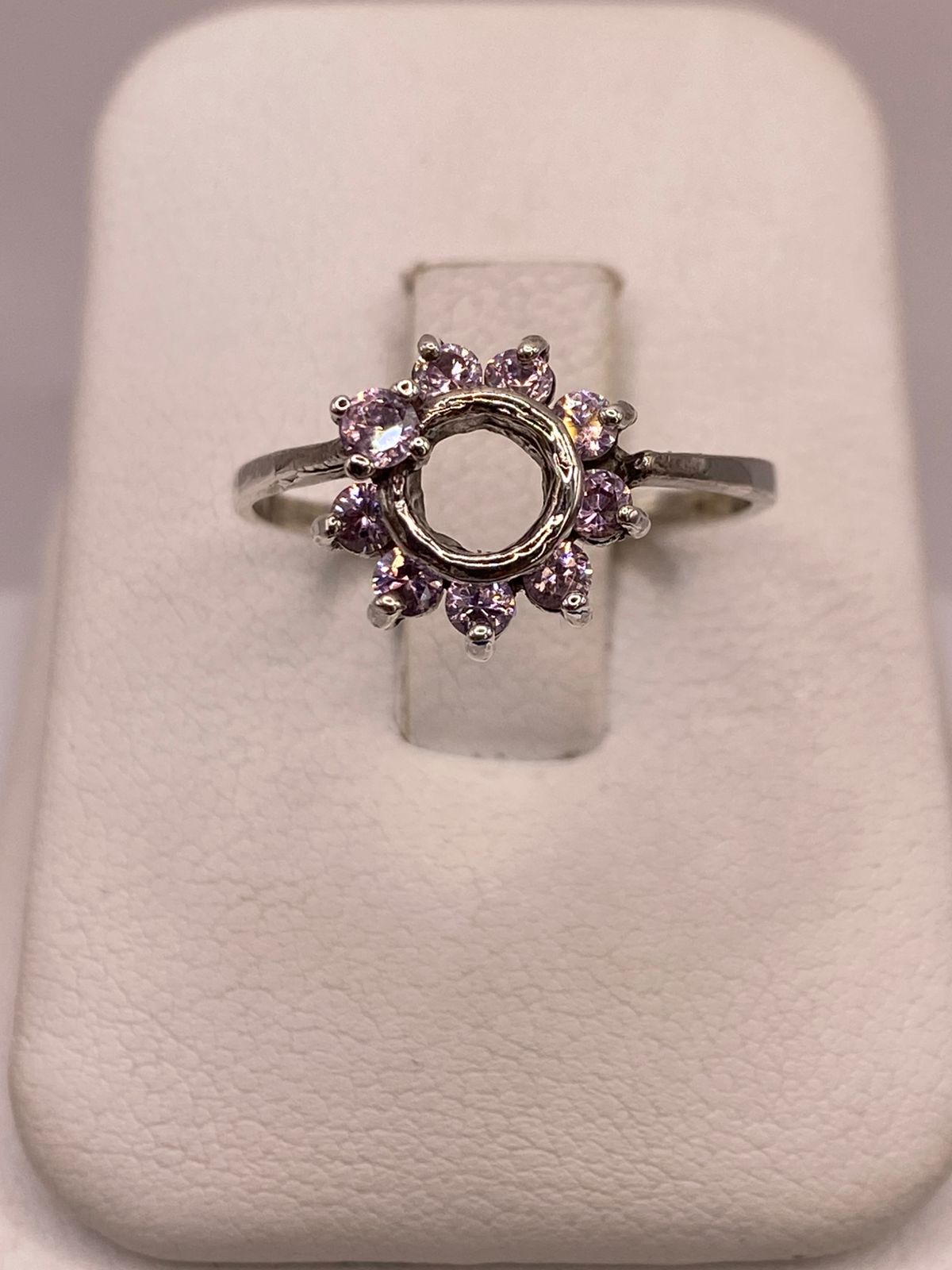 Anillo Floral con Zirconias Rosas en Plata Ley 925, vista frontal