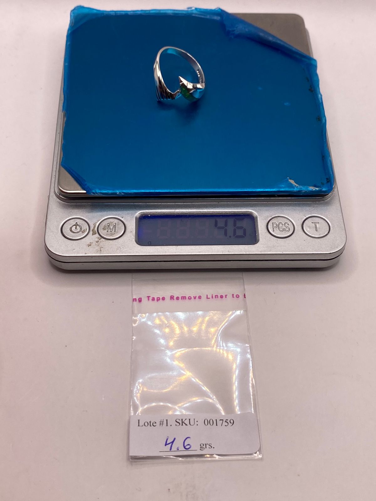 Anillo Forma de Delfín con Ópalo de Fuego Verde en Plata Ley .950, peso en gramos (báscula)