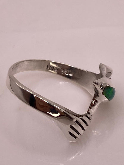 Anillo Forma de Delfín con Ópalo de Fuego Verde en Plata Ley .950, sello de autenticidad Plata Ley .925