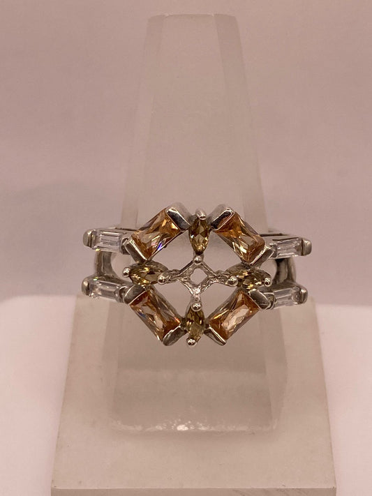 Anillo Geométrico Elegante con Zirconias Color Champagne en Plata Ley 925 — detalle de acabado
