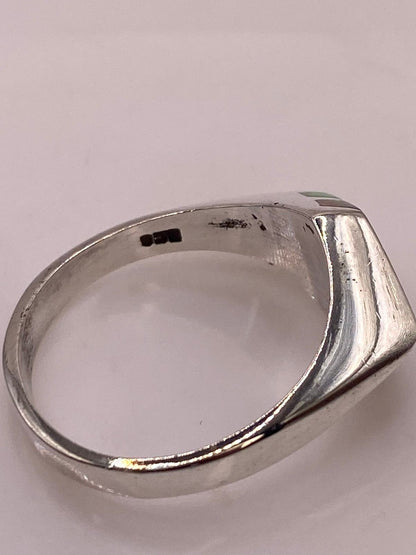 Anillo Geométrico con Ópalo Bicolor Rojo y Verde en Plata Ley 950, sello de autenticidad Plata Ley .925