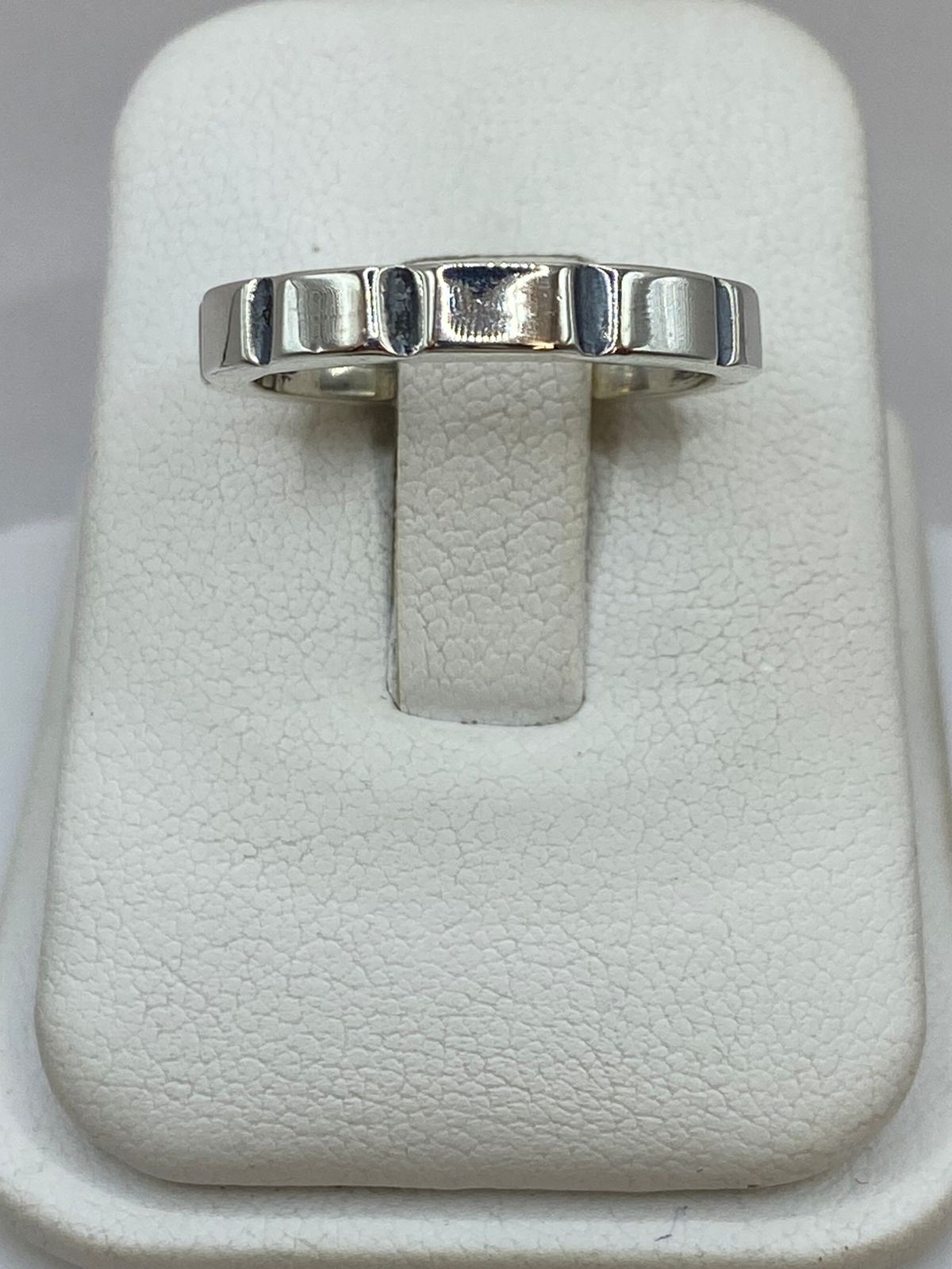 Anillo Geométrico de Plata Ley 925, vista frontal