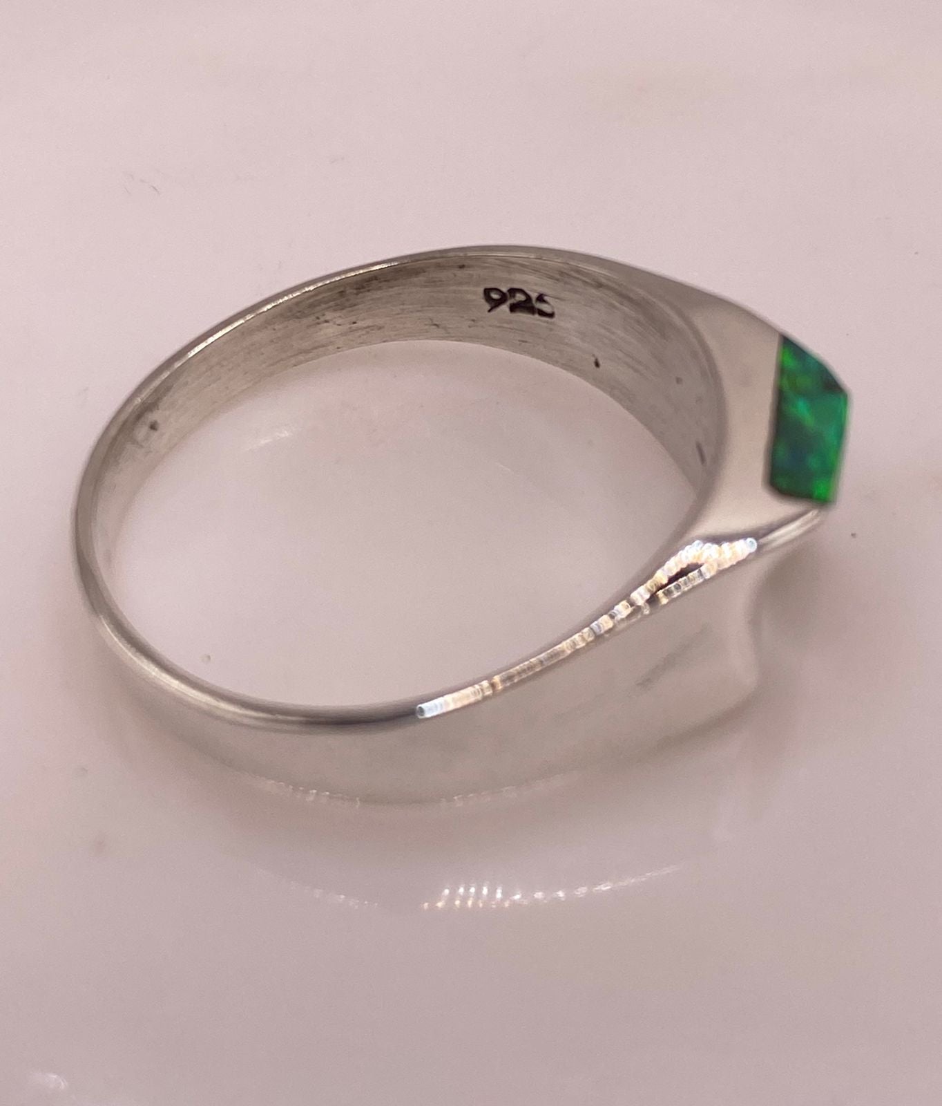 Anillo Geométrico de Plata Ley 925 con Ópalo de Fuego, sello de autenticidad Plata Ley .925