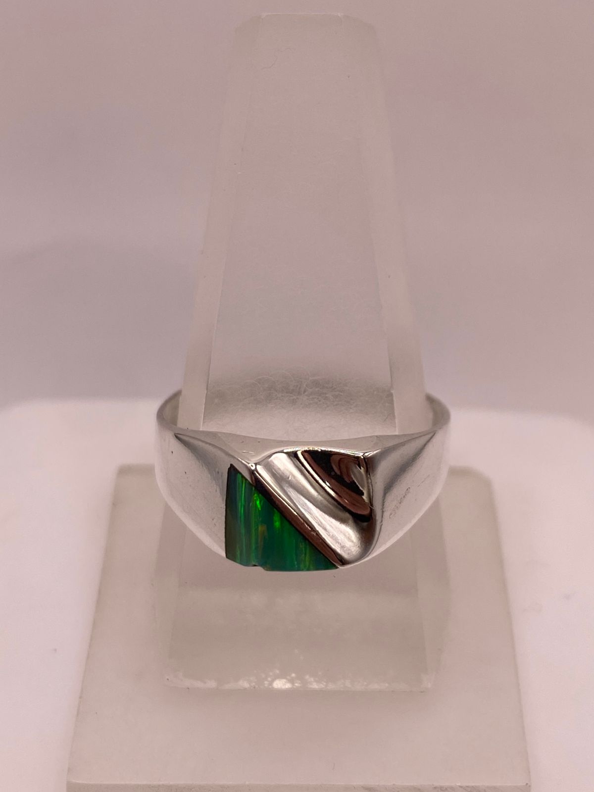 Anillo Geométrico de Plata Ley 925 con Ópalo de Fuego — ángulo diagonal