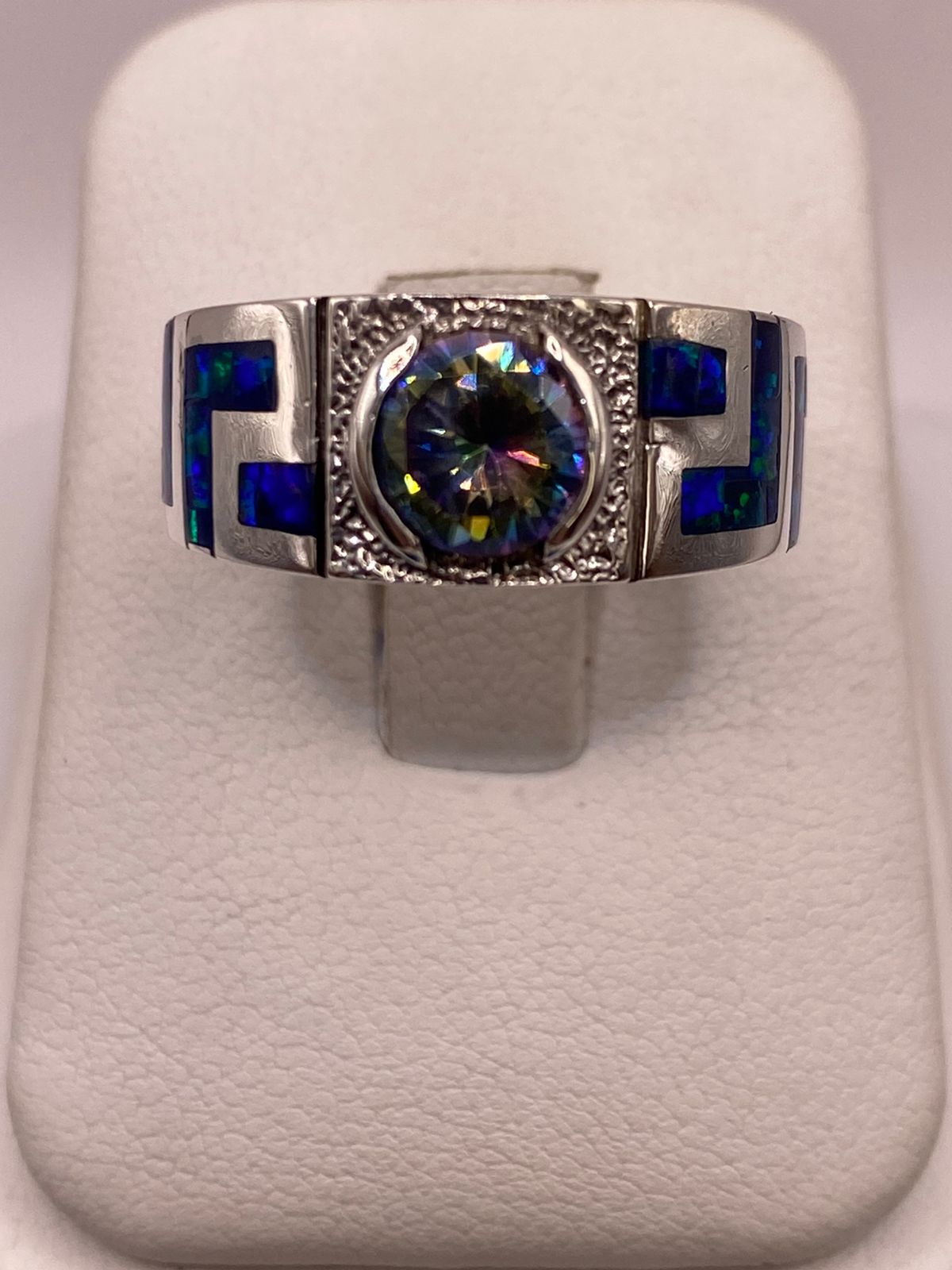 Anillo Geométrico de Plata Ley 925 con Ópalo de Fuego y Zirconia Tornasol, vista frontal