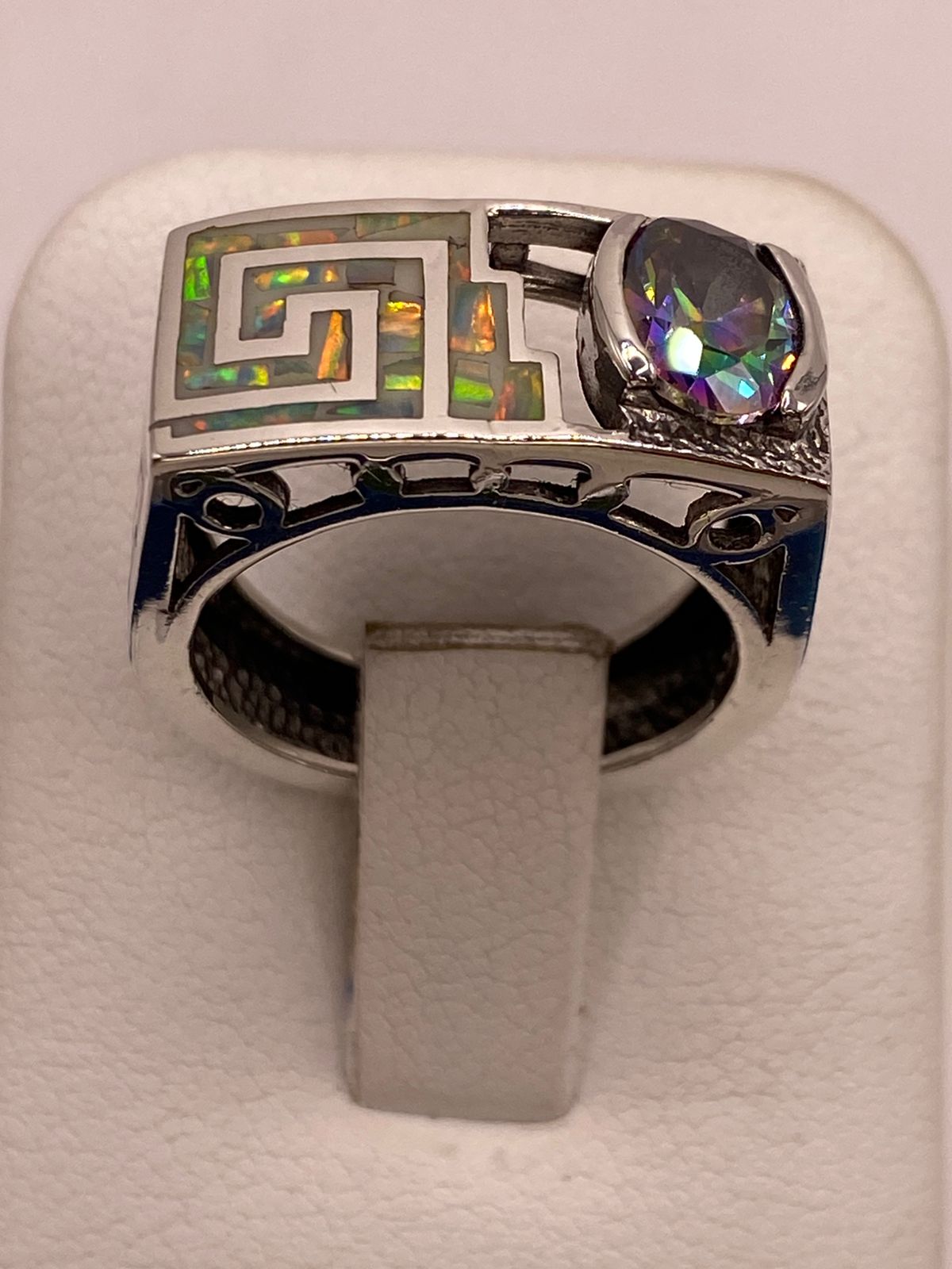 Anillo Geométrico de Plata Ley 925 con Ópalo de Fuego y Zirconia Tornasol, vista superior