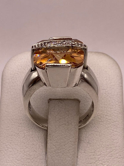 Anillo Geométrico de Plata Ley 925 con Zirconia Ámbar Facetada, sello de autenticidad Plata Ley .925