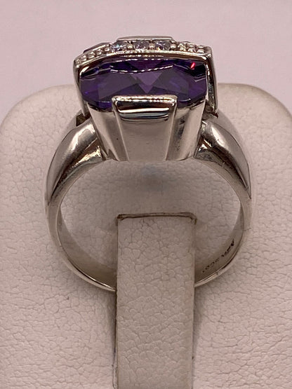Anillo Geométrico de Plata Ley 925 con Zirconia Morada, sello de autenticidad Plata Ley .925
