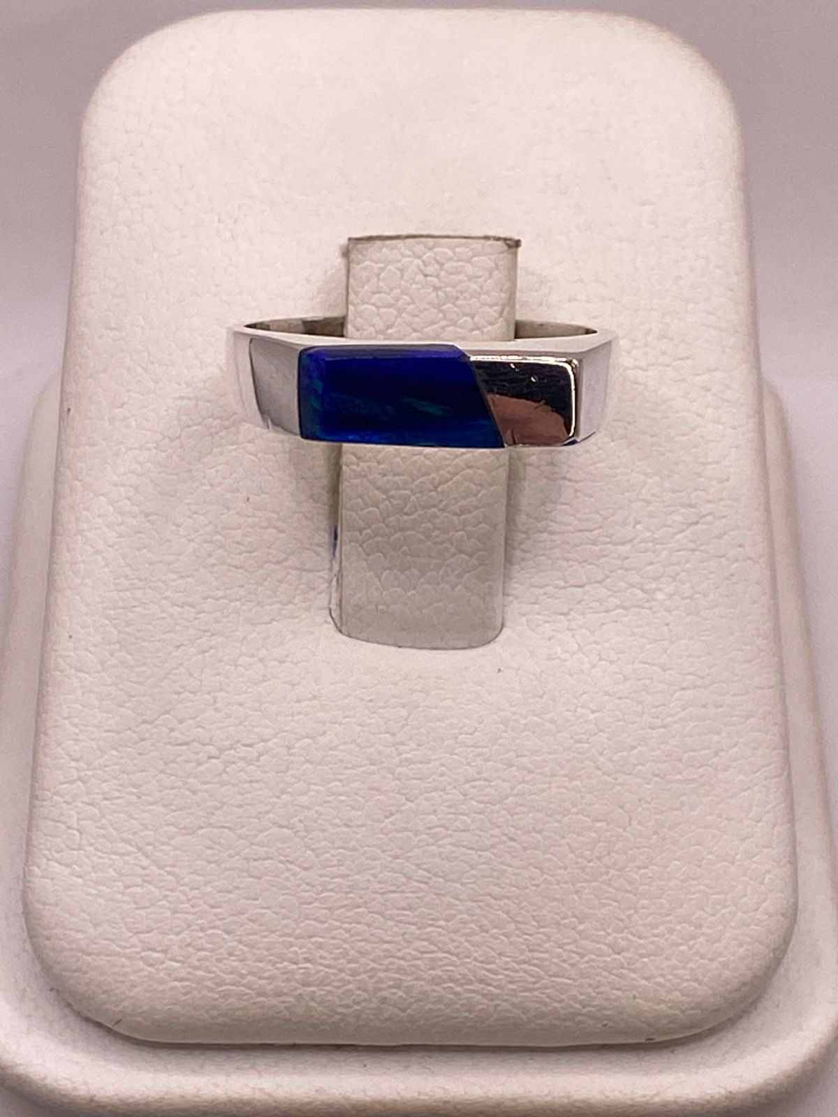 Anillo Geométrico de Plata Ley 950 con Ópalo Azul — vista lateral