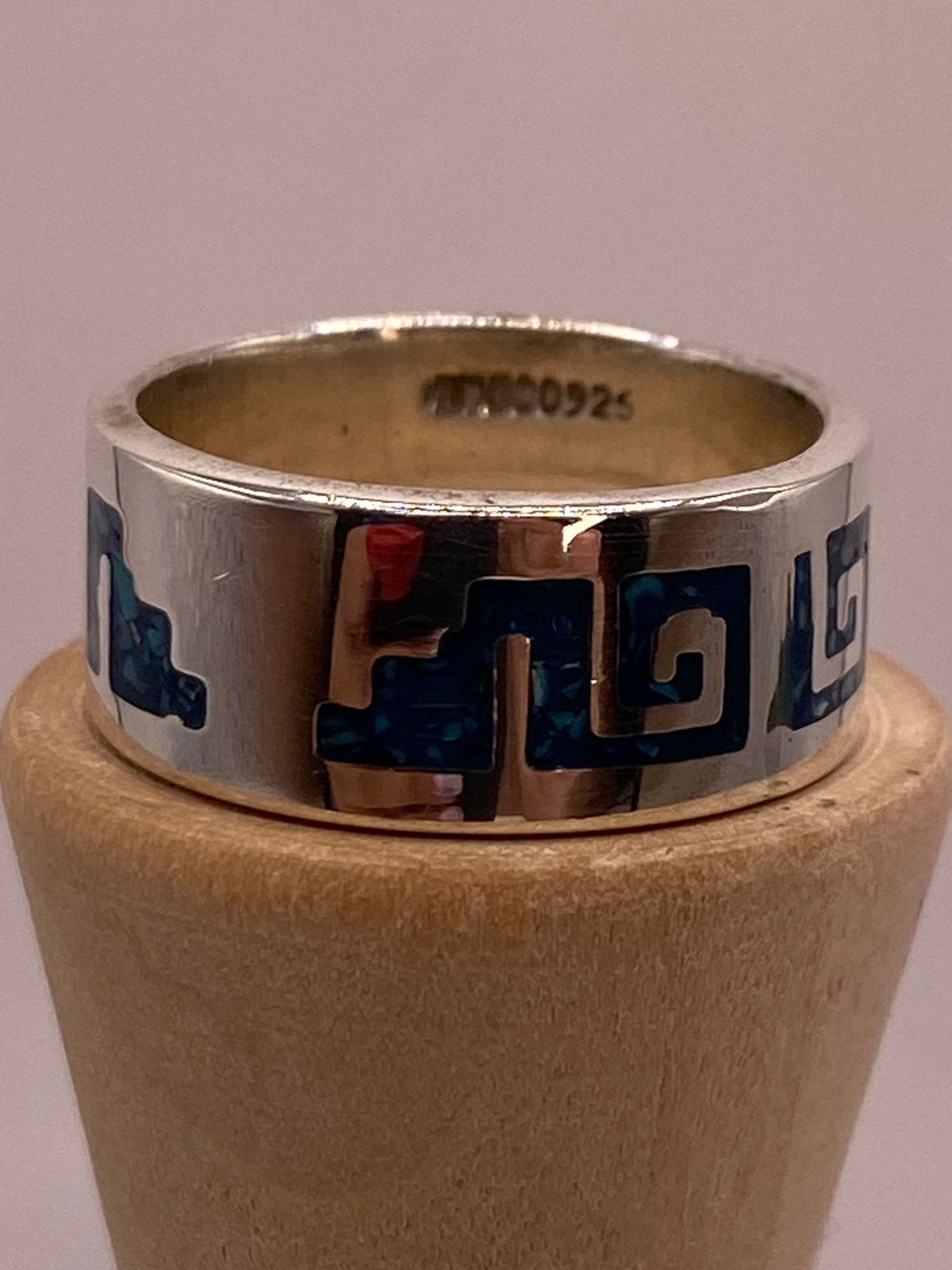 Anillo Greca Azteca de Plata .925 con Incrustación Azul, sello de autenticidad Plata Ley .925