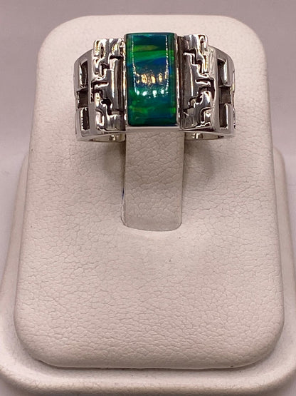 Anillo Greca Calada con Ópalo Azul y Verde en Plata Ley 950 — detalle de acabado