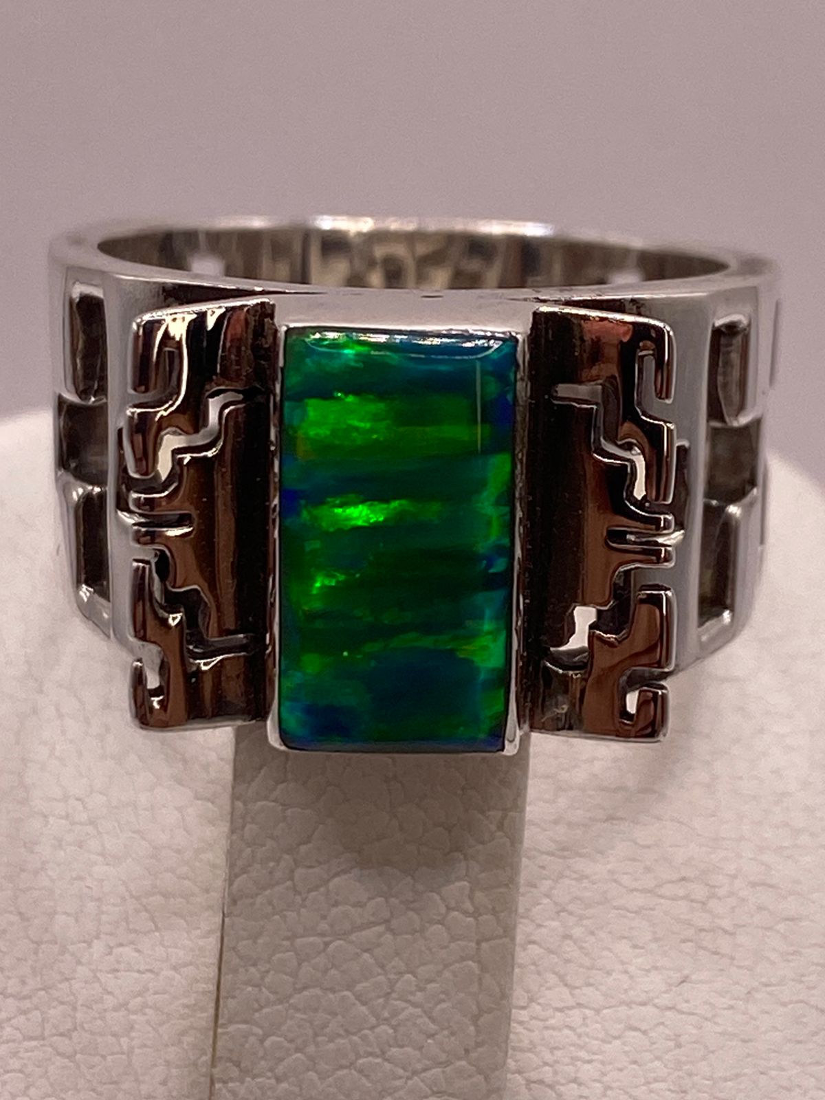Anillo Greca Calada con Ópalo Azul y Verde en Plata Ley 950, vista superior