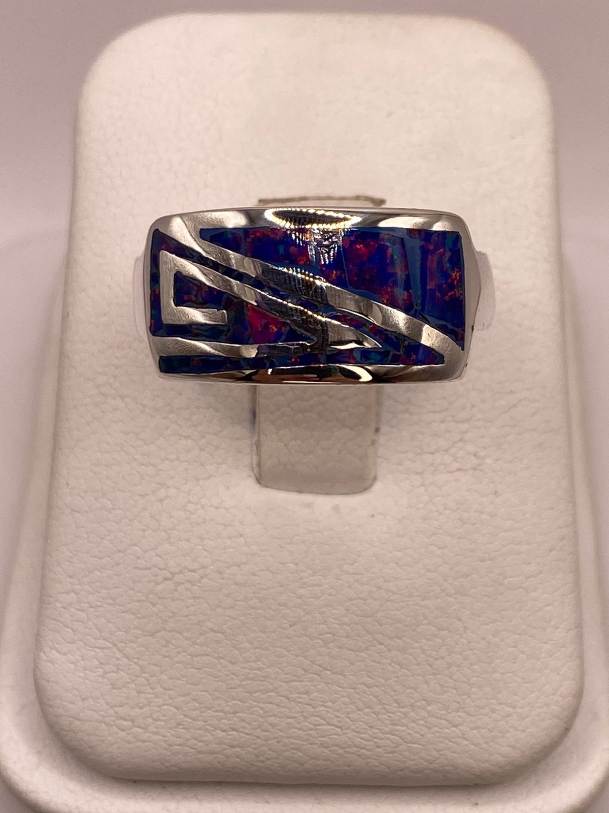 Anillo Greca Contemporáneo de Plata Ley 950 con Ópalo de Fuego — ángulo diagonal