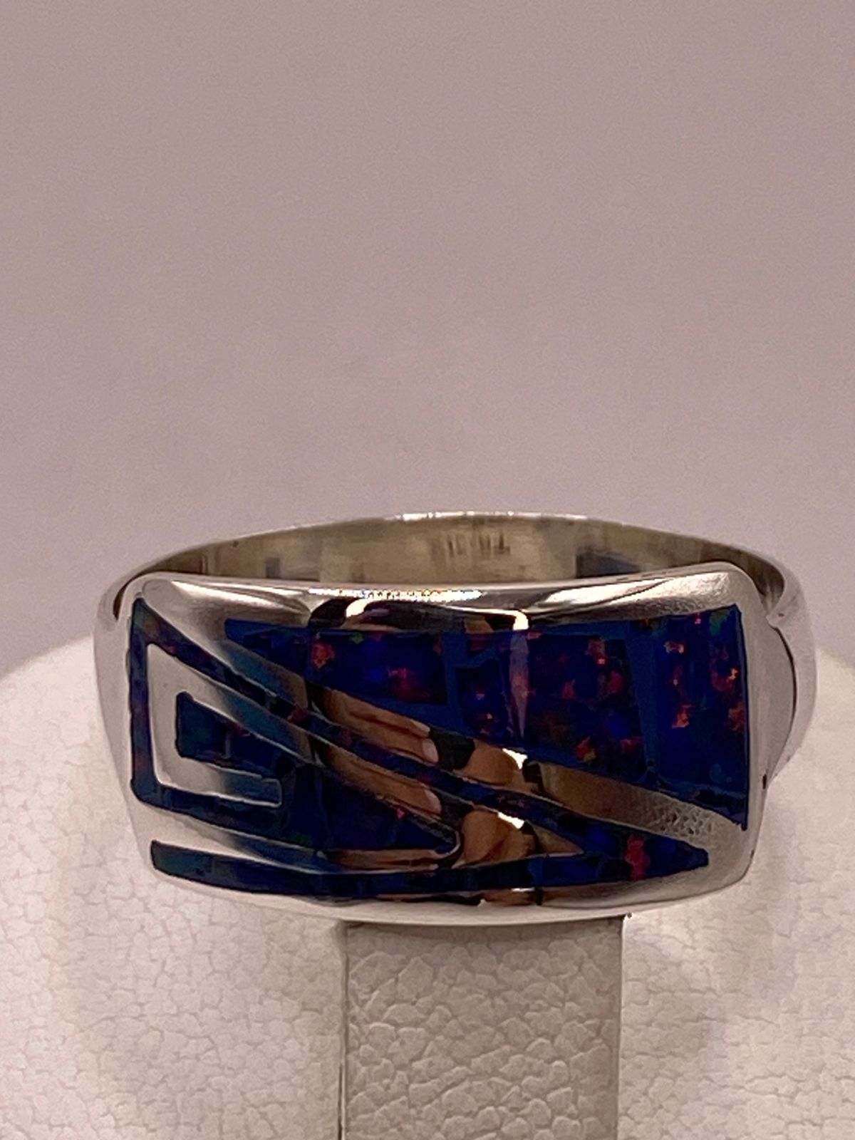 Anillo Greca Contemporáneo de Plata Ley 950 con Ópalo de Fuego, vista de detalle