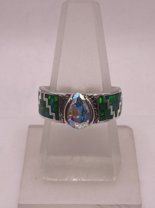 Anillo Greca Escalonada Ópalo Verde & Zirconia Cristal Arcoíris Plata 950 — ángulo diagonal