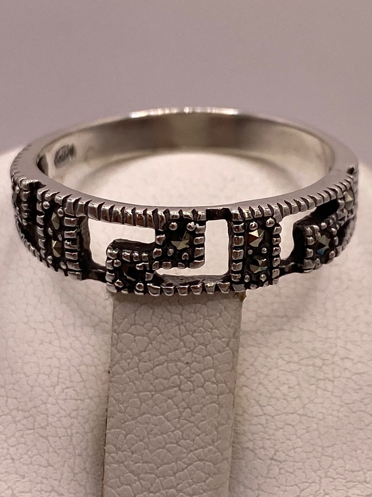 Anillo Greca Geométrico con Marquesitas en Plata Ley 925, sello de autenticidad Plata Ley .925
