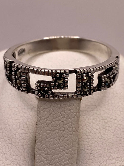 Anillo Greca Geométrico con Marquesitas en Plata Ley 925, sello de autenticidad Plata Ley .925