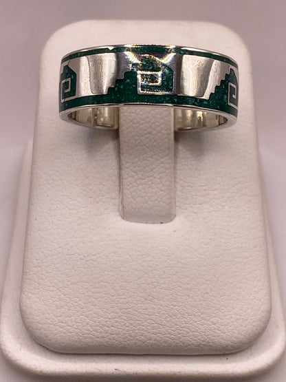 Anillo Greca Mesoamericana de Plata .925 con Incrustación Verde, vista lateral