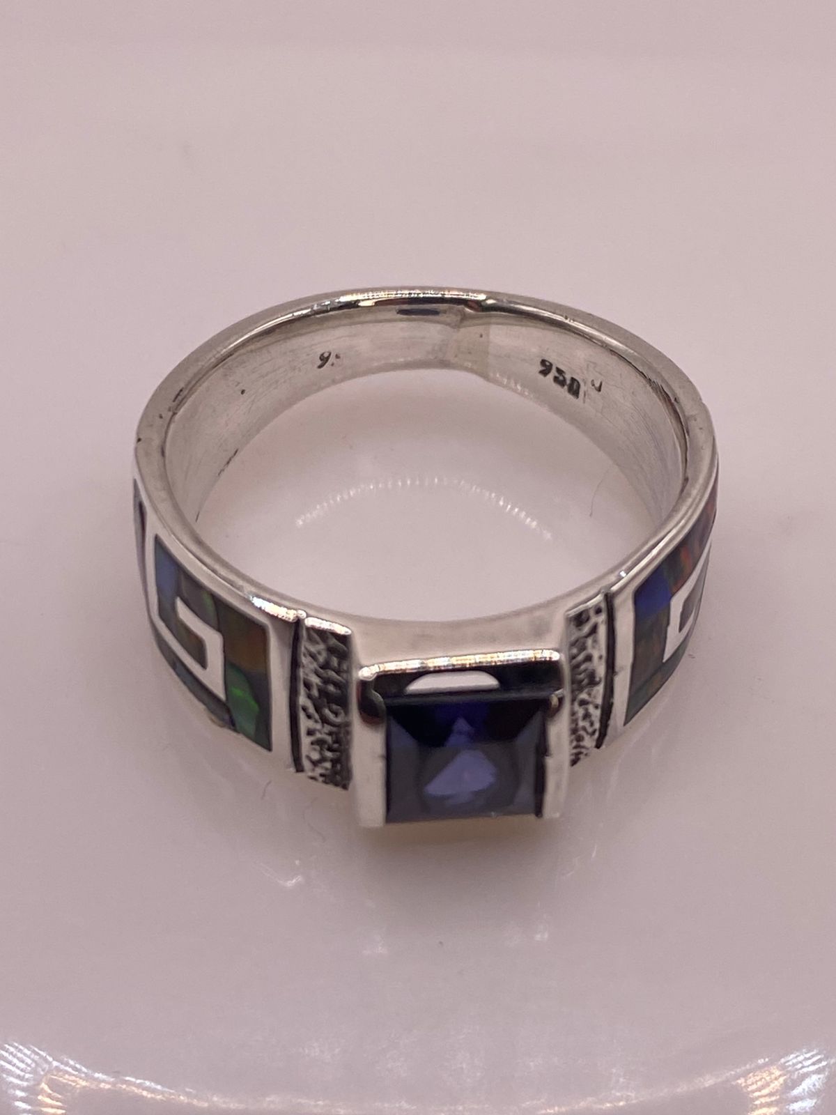 Anillo Greca Ópalo de Fuego Multicolor & Zirconia Amatista Plata 950, sello de autenticidad Plata Ley .925