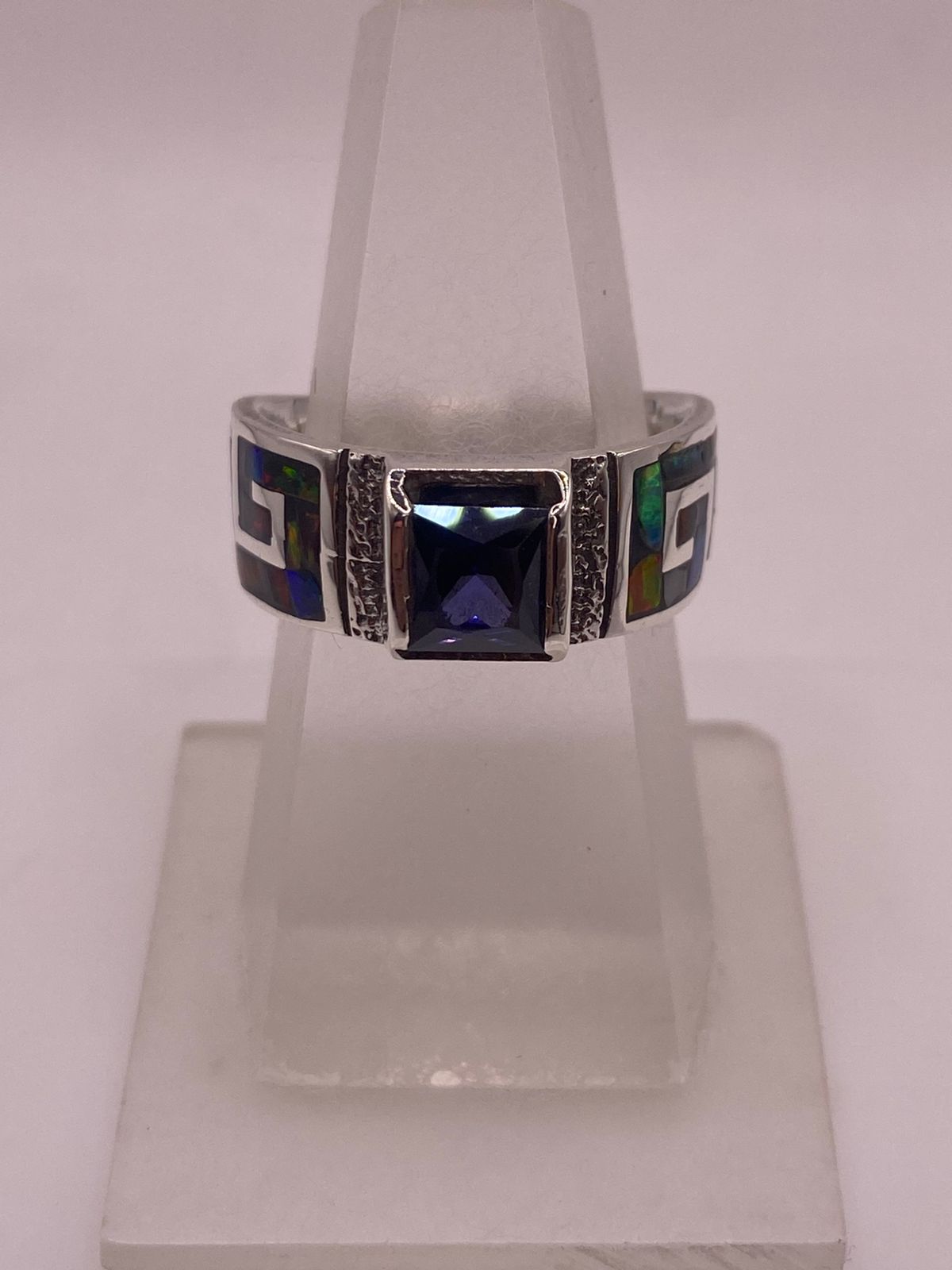 Anillo Greca Ópalo de Fuego Multicolor & Zirconia Amatista Plata 950 — ángulo diagonal