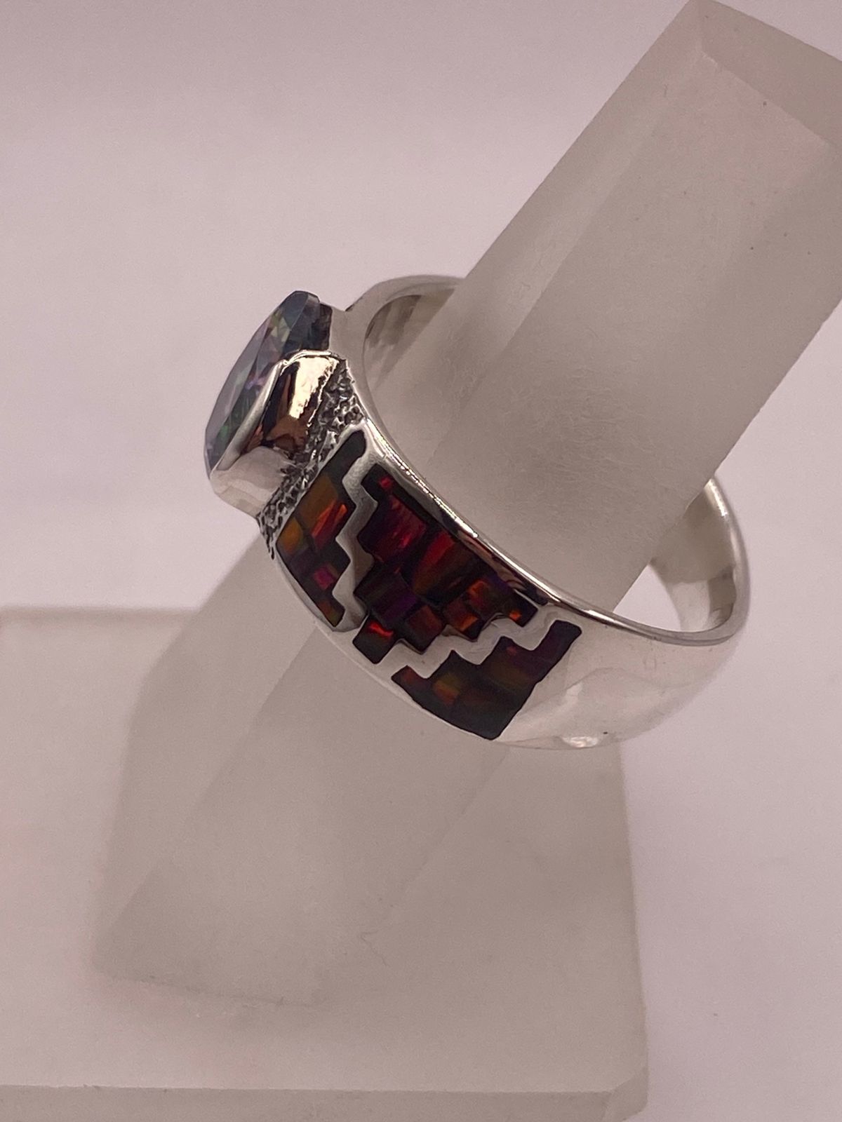 Anillo Greca Ópalo de Fuego Rojo & Zirconia Mística Plata 950, vista de detalle