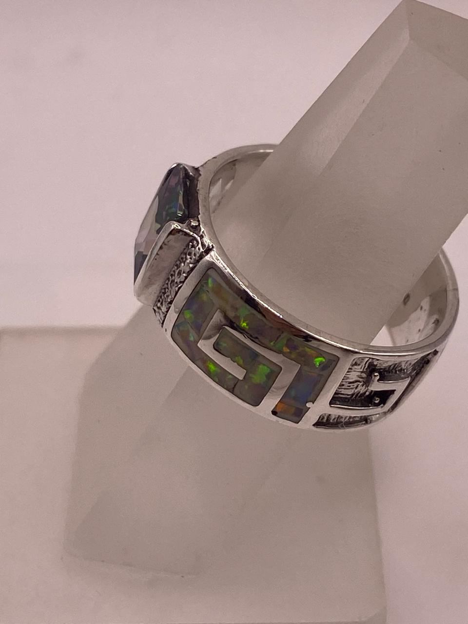 Anillo Greca con Ópalo de Fuego y Zirconia en Plata Ley .950, vista de detalle