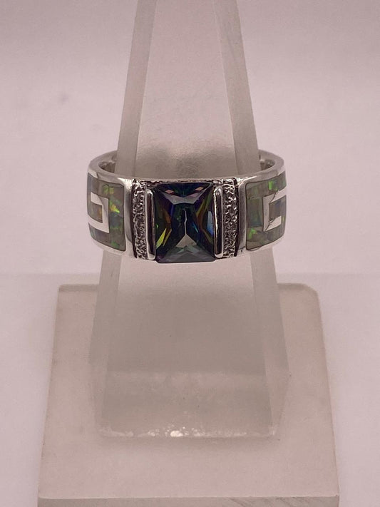 Anillo Greca con Ópalo de Fuego y Zirconia en Plata Ley .950 en báscula mostrando peso