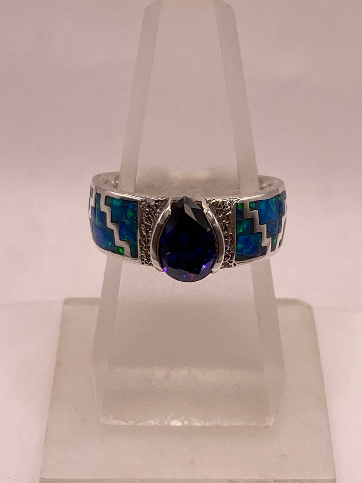 Anillo Greca con Ópalo de Fuego y Zirconia en Plata Ley .950, vista lateral