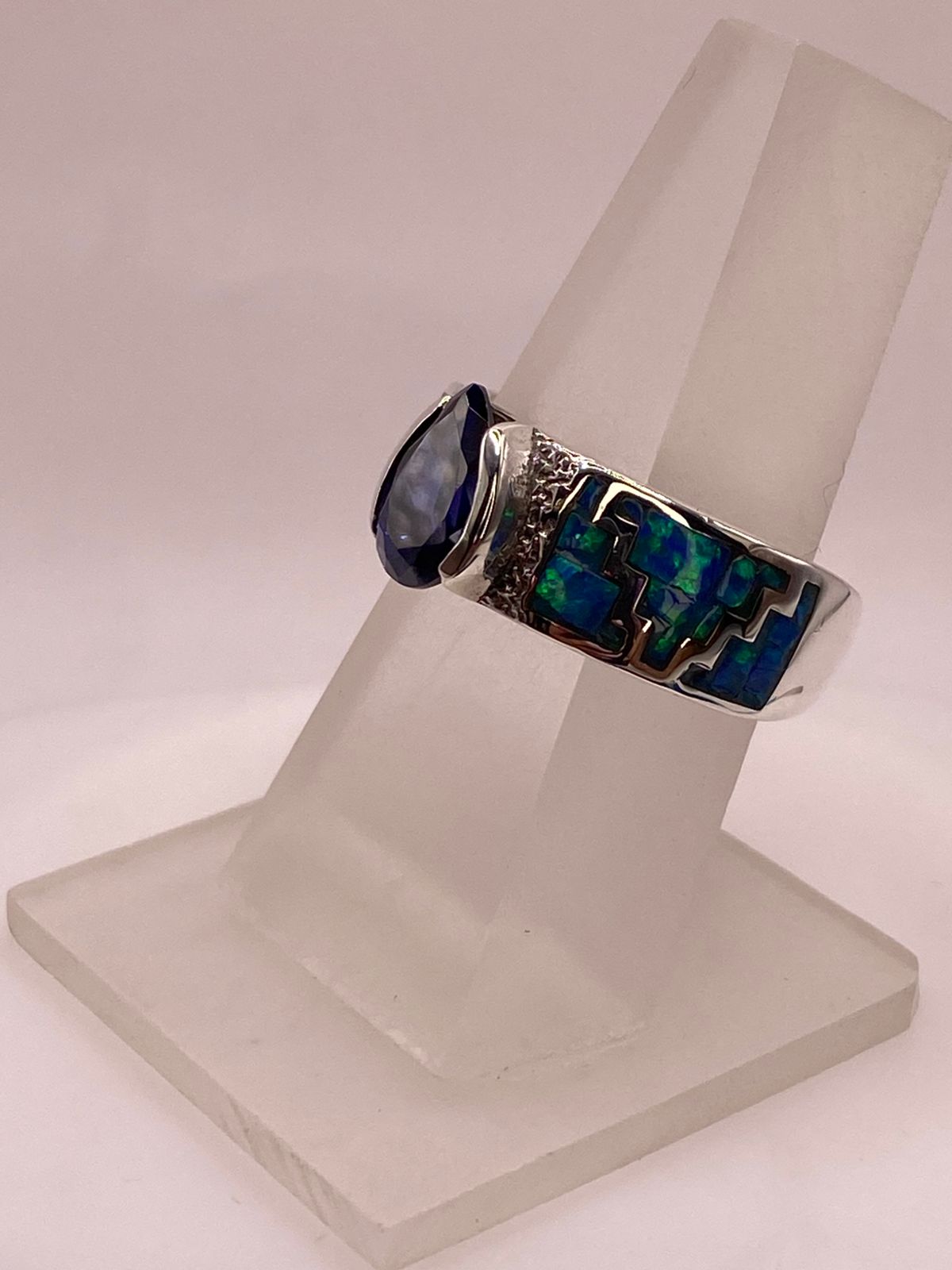 Anillo Greca con Ópalo de Fuego y Zirconia en Plata Ley .950, vista frontal