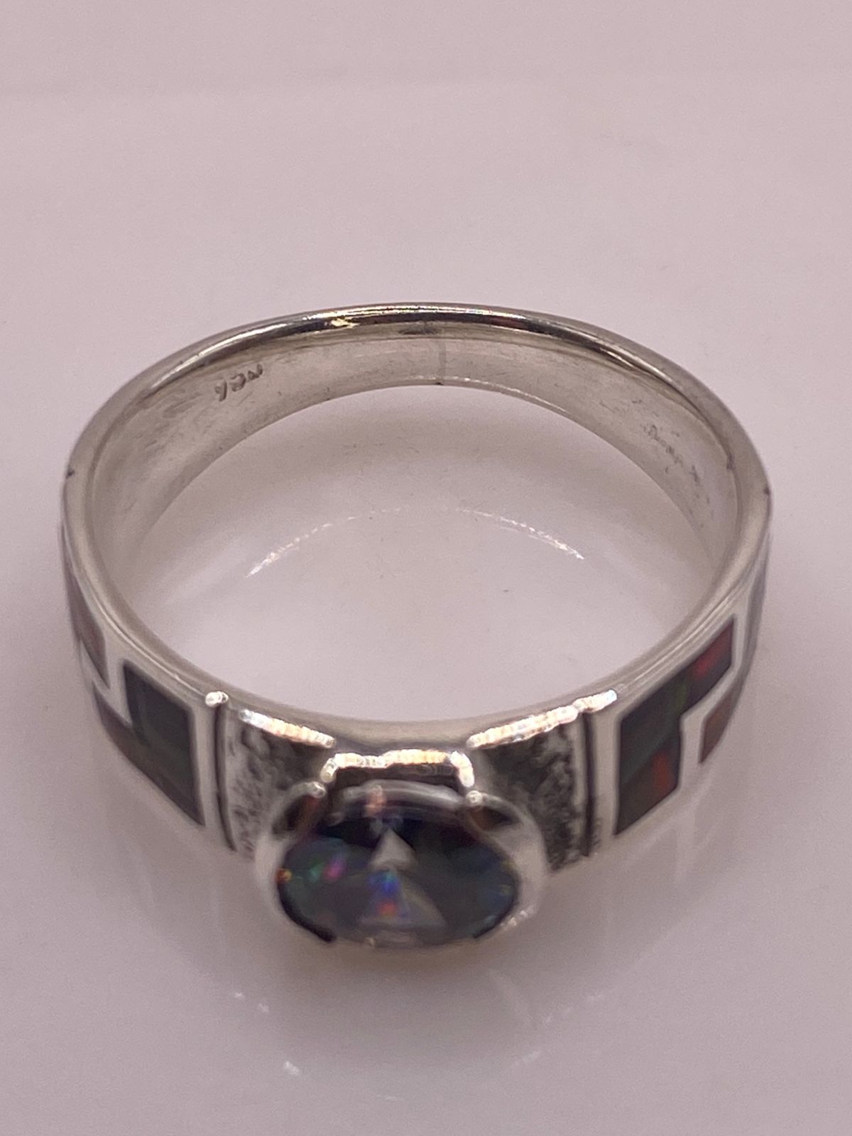 Anillo Greca Ópalo Rojo-borgoña & Zirconia Mística Arcoíris Plata 950, sello de autenticidad Plata Ley .925