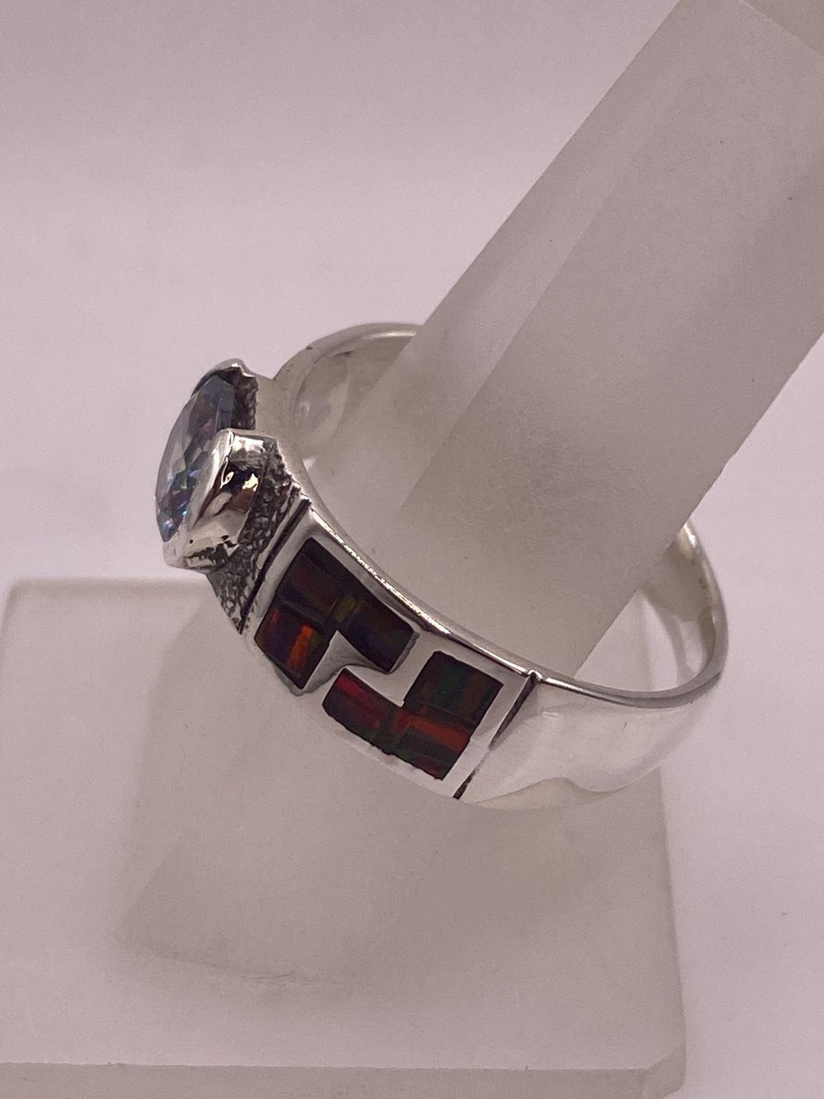 Anillo Greca Ópalo Rojo-borgoña & Zirconia Mística Arcoíris Plata 950, vista de detalle