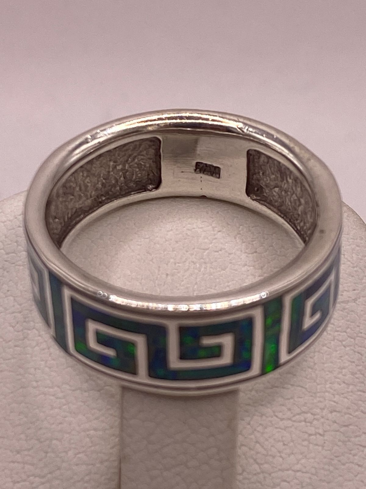 Anillo Greca de Plata Ley 950 con Ópalo Azul y Verde, sello de autenticidad Plata Ley .925