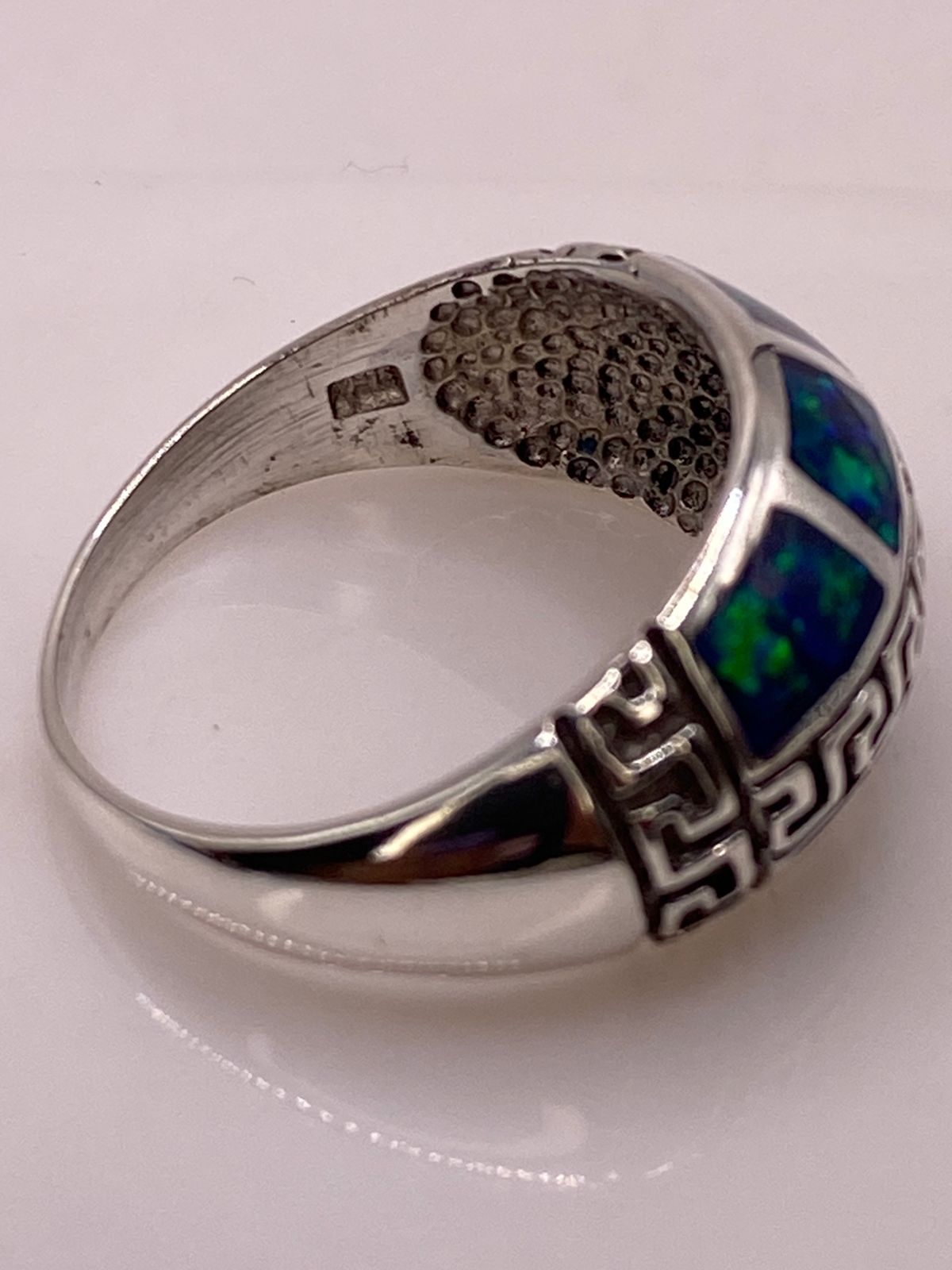 Anillo Greca de Plata Ley 950 con Ópalo de Fuego Azul Marino, sello de autenticidad Plata Ley .925