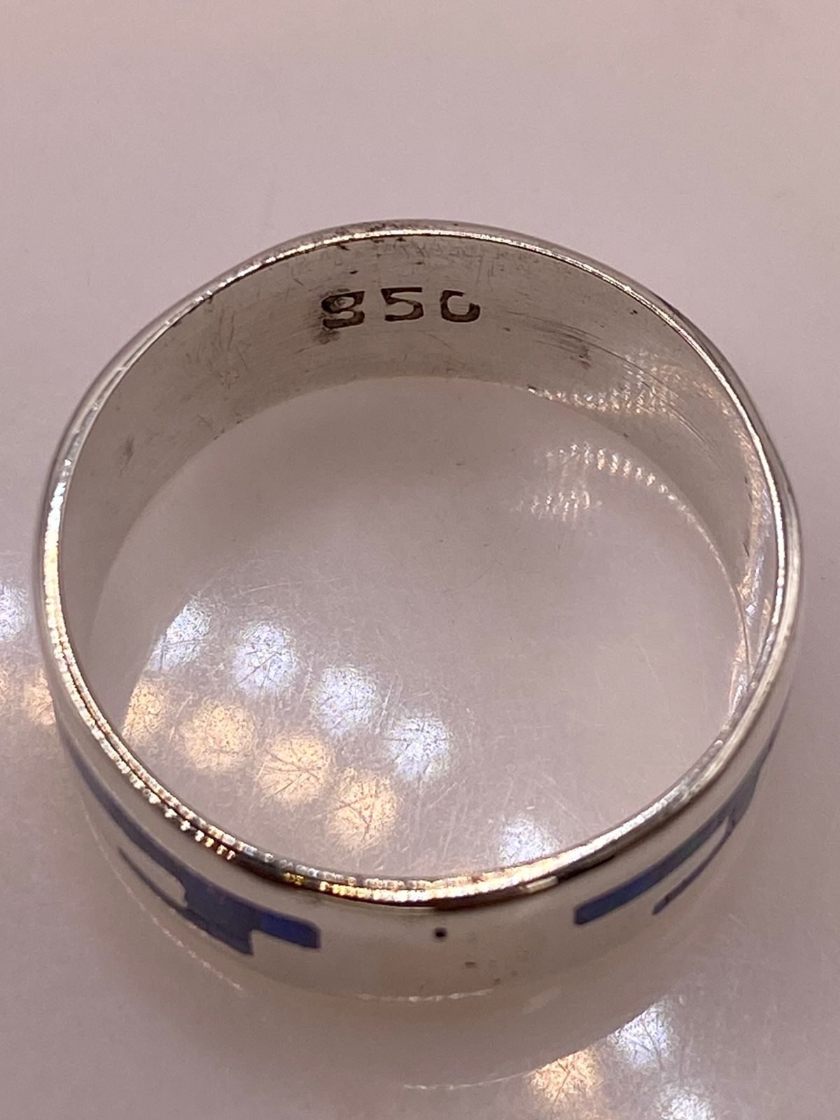 Anillo Greca de Plata Ley 950 con Ópalo de Fuego Azul Marino, sello de autenticidad Plata Ley .925